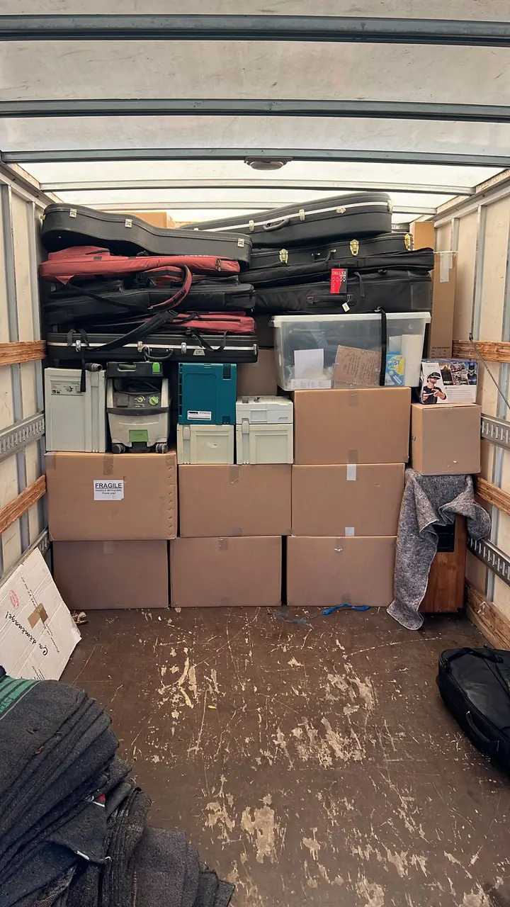 Chargement optimisé – Chaque carton et chaque meuble trouve sa place pour un transport sûr.